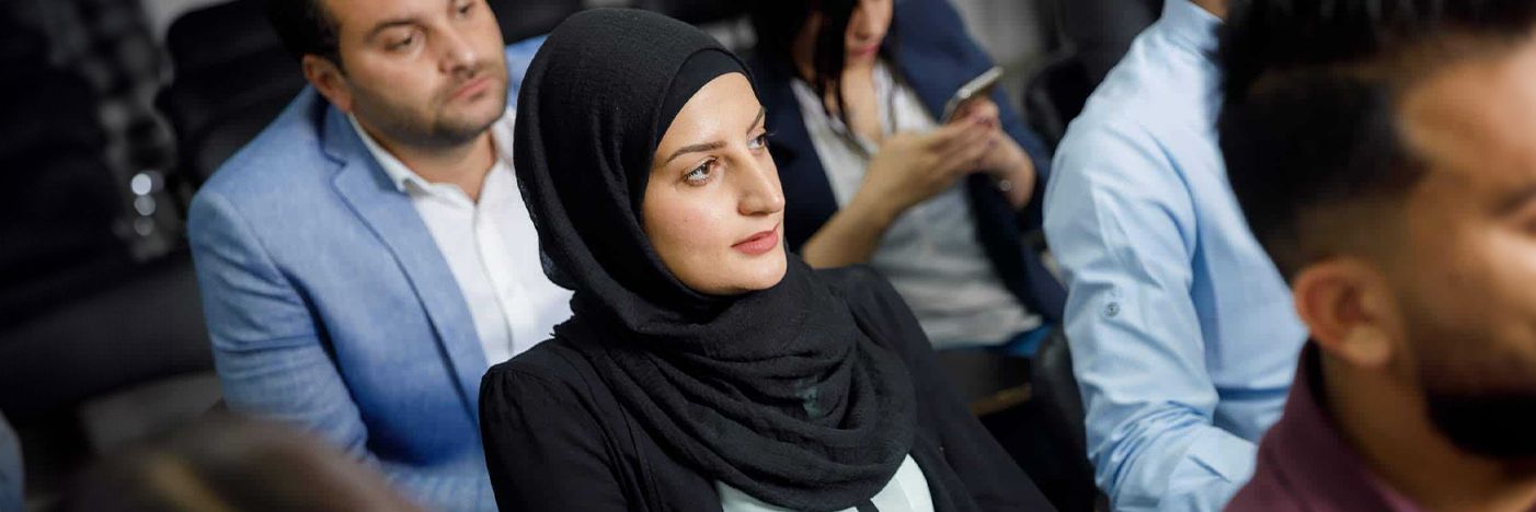 حضور الفعاليات والأنشطة المتخصصة: